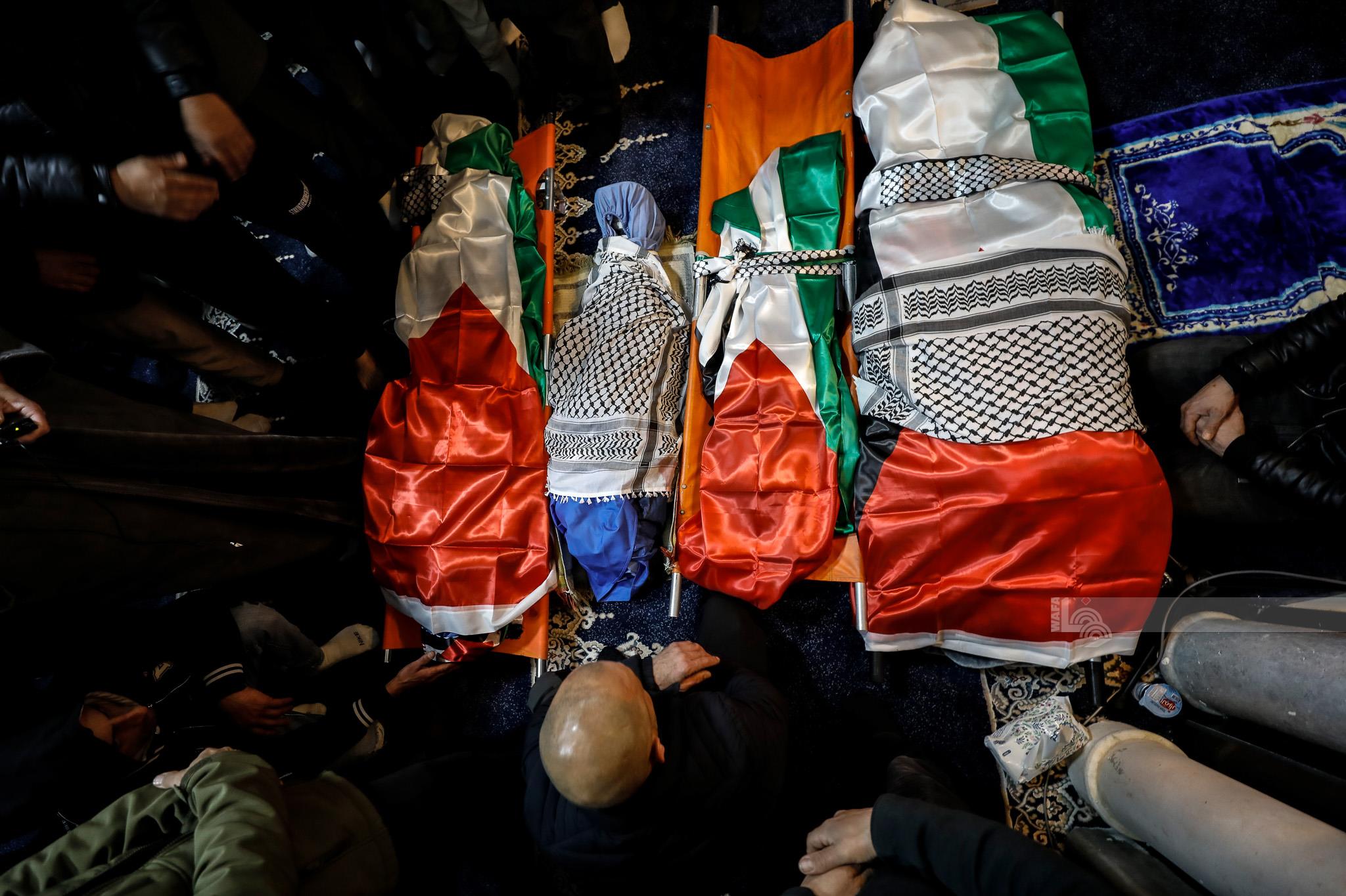 جانب من وداع وتشييع جثامين شهداء عائلة بني عودة (تصوير: محمد منصور/ وفا)